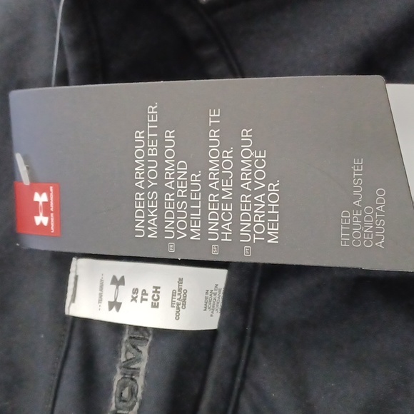 UNDER ARMOUR "fitted" activewear, crew neck, pullover" black top. Size XS. NWT - Picture 12 of 14